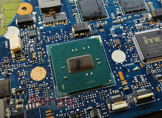 Ukázka vadného chipsetu HM170 na základní desce notebooku Asus GL502VT
