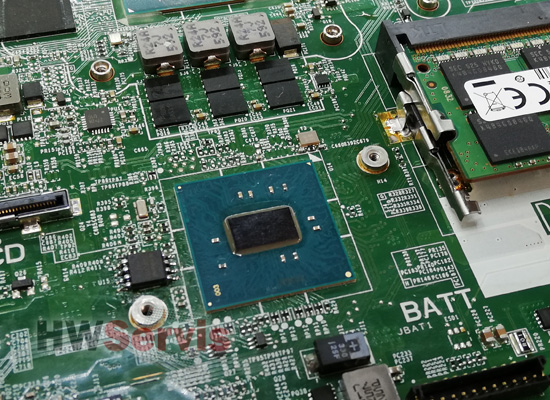 Vyměněný chipset HM 170 na desce pro Dell Inspirion 7559